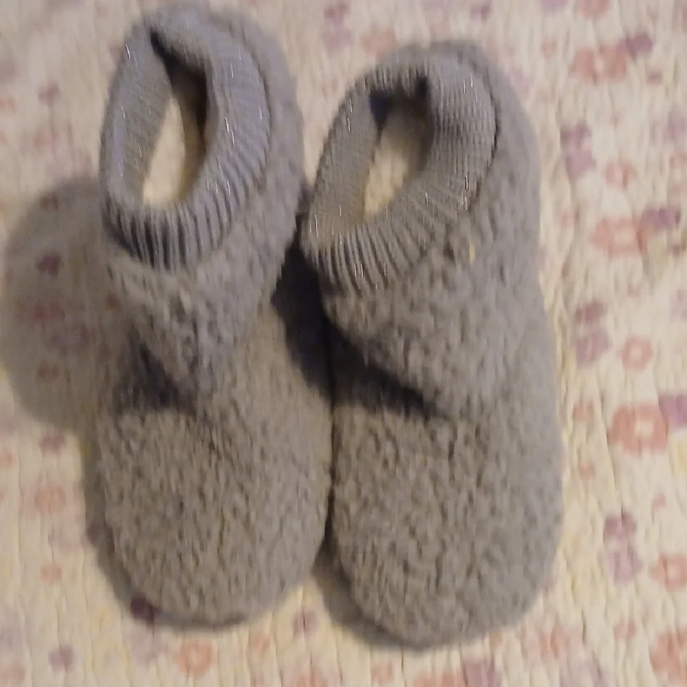 Cozy Gray Fuzzy Slipper Boots - Picture 4 of 4
